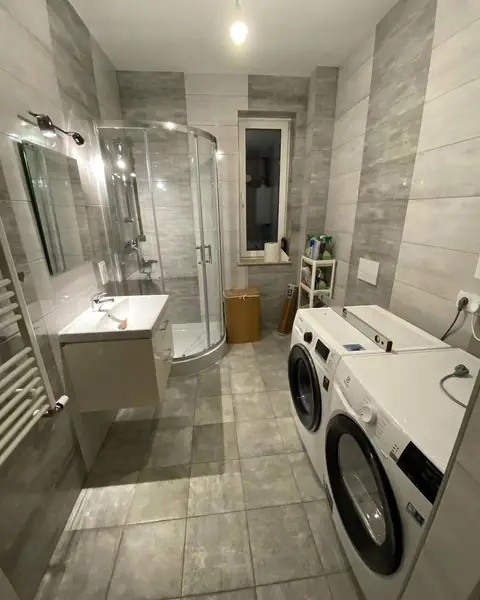 Aynalı banyo dolabı uygulaması