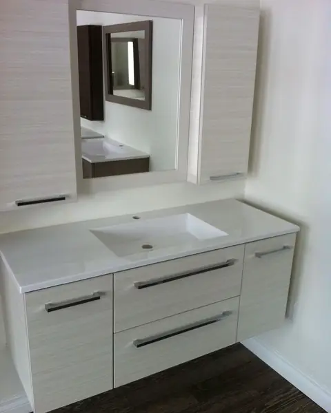 Aynalı banyo dolabı uygulaması