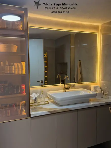 LED aydınlatmalı aynalı banyo dolabı